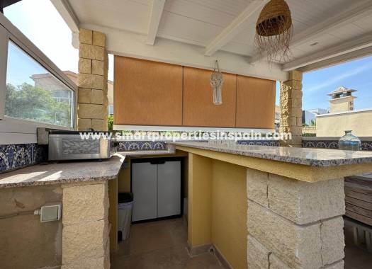 Reventa - Chalet Independiente - La Marina - Urbanización La Marina