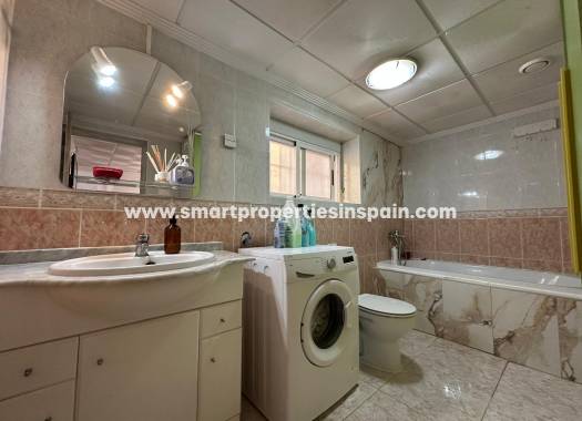 Reventa - Chalet Independiente - La Marina - Urbanización La Marina