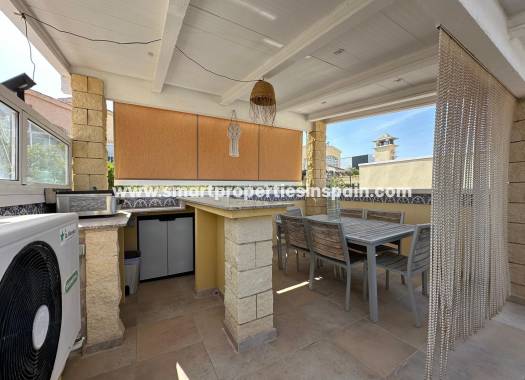 Reventa - Chalet Independiente - La Marina - Urbanización La Marina