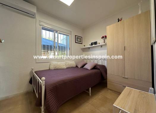 Reventa - Chalet Independiente - La Marina - Urbanización La Marina