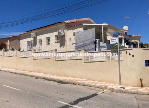 Reventa - Chalet Independiente - La Marina - Urbanización La Marina