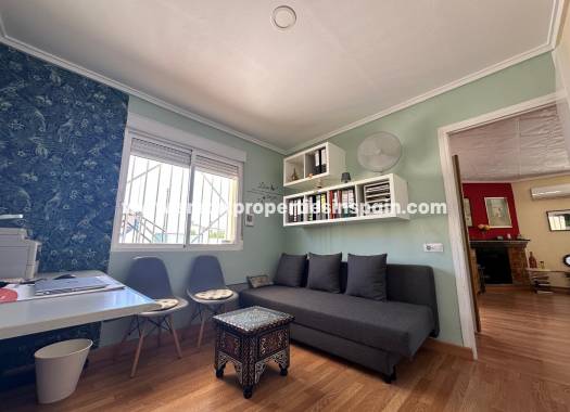 Reventa - Chalet Independiente - La Marina - Urbanización La Marina