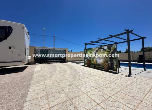 Reventa - Chalet Independiente - La Marina - Urbanización La Marina