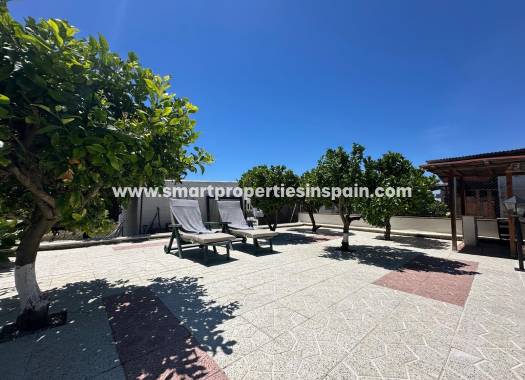 Reventa - Chalet Independiente - La Marina - Urbanización La Marina