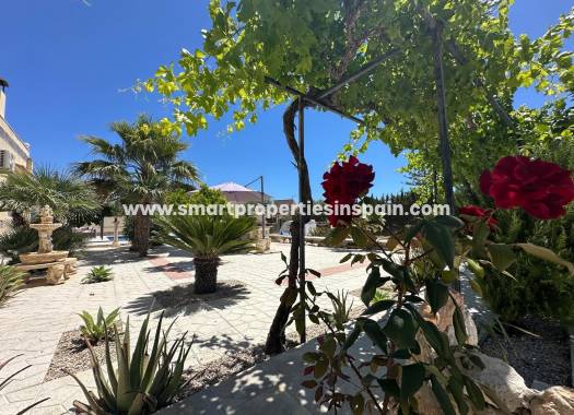 Reventa - Chalet Independiente - La Marina - Urbanización La Marina