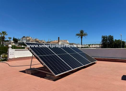Reventa - Chalet Independiente - La Marina - Urbanización La Marina