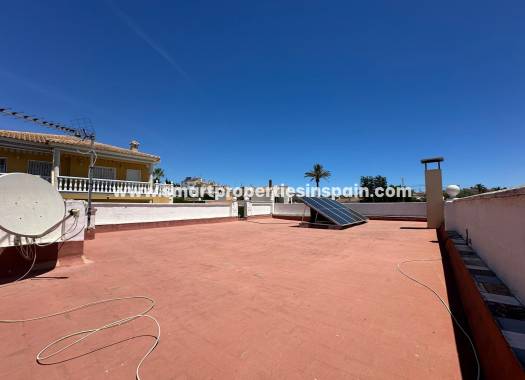 Reventa - Chalet Independiente - La Marina - Urbanización La Marina
