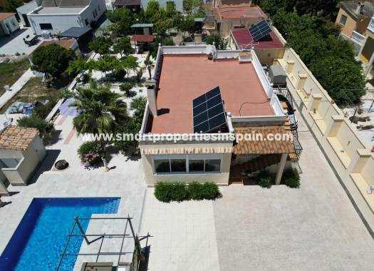 Reventa - Chalet Independiente - La Marina - Urbanización La Marina