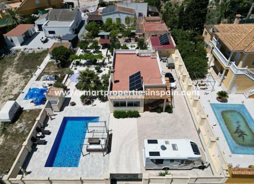 Reventa - Chalet Independiente - La Marina - Urbanización La Marina