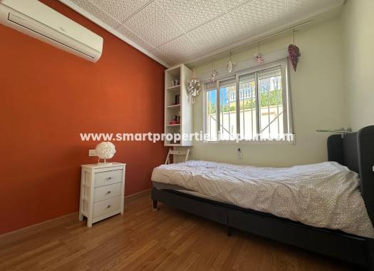 Reventa - Chalet Independiente - La Marina - Urbanización La Marina