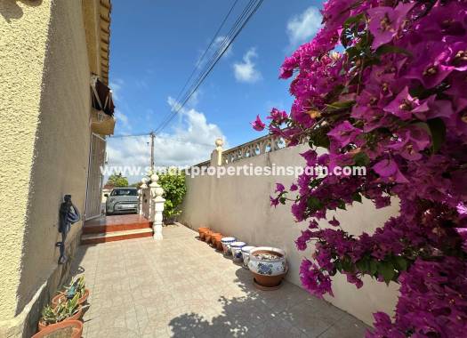 Reventa - Chalet Independiente - La Marina - Urbanización La Marina