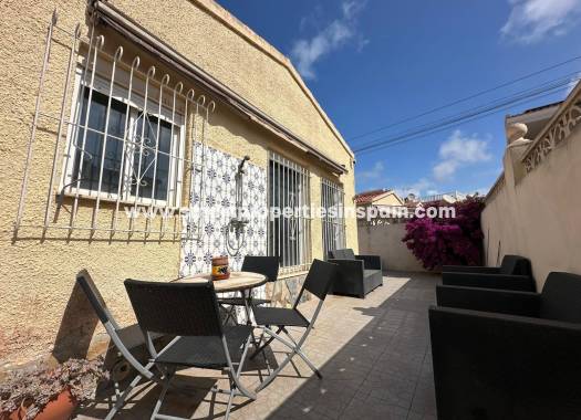 Reventa - Chalet Independiente - La Marina - Urbanización La Marina