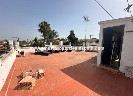 Reventa - Chalet Independiente - La Marina - Urbanización La Marina