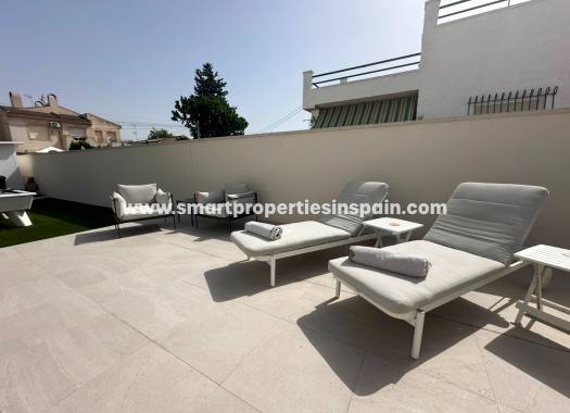 Reventa - Chalet Independiente - La Marina - Urbanización La Marina