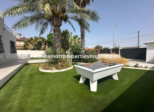 Reventa - Chalet Independiente - La Marina - Urbanización La Marina