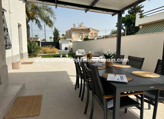 Reventa - Chalet Independiente - La Marina - Urbanización La Marina