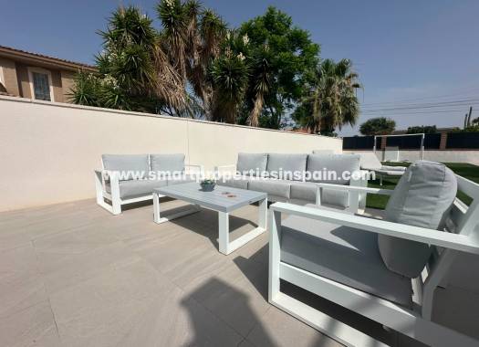 Reventa - Chalet Independiente - La Marina - Urbanización La Marina
