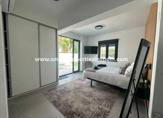 Reventa - Chalet Independiente - La Marina - Urbanización La Marina