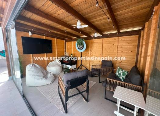 Reventa - Chalet Independiente - La Marina - Urbanización La Marina