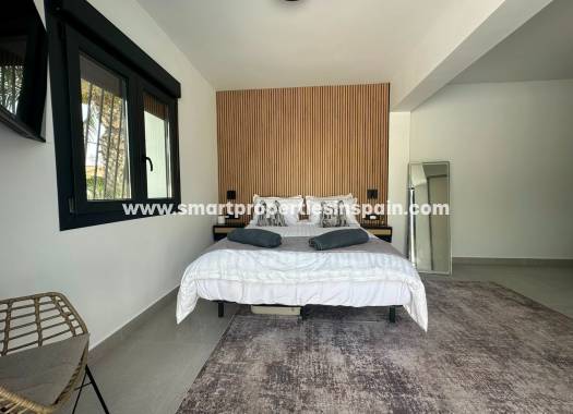 Reventa - Chalet Independiente - La Marina - Urbanización La Marina