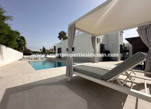 Reventa - Chalet Independiente - La Marina - Urbanización La Marina