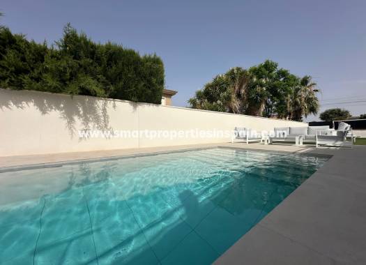 Reventa - Chalet Independiente - La Marina - Urbanización La Marina