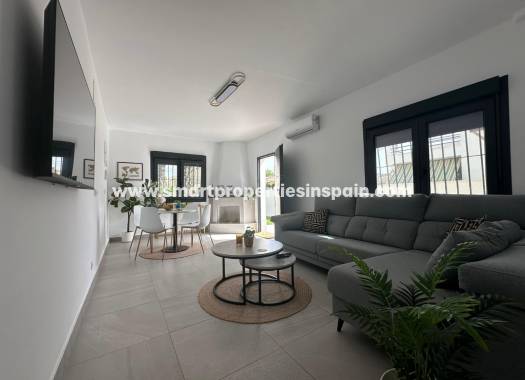 Reventa - Chalet Independiente - La Marina - Urbanización La Marina