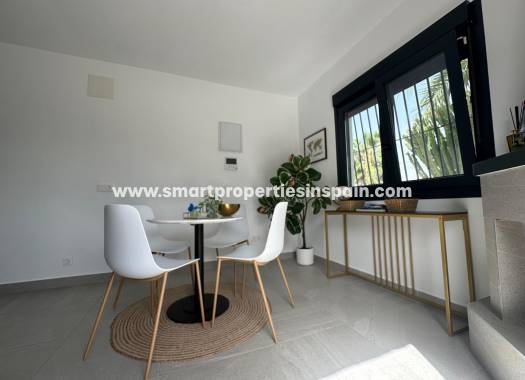 Reventa - Chalet Independiente - La Marina - Urbanización La Marina