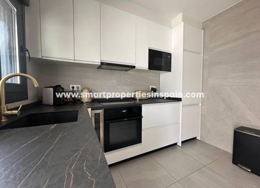 Reventa - Chalet Independiente - La Marina - Urbanización La Marina
