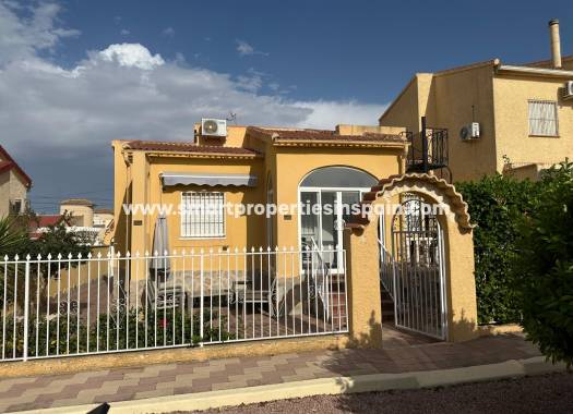 Wederverkoop - Detached Villa - La Marina - Urbanización La Marina