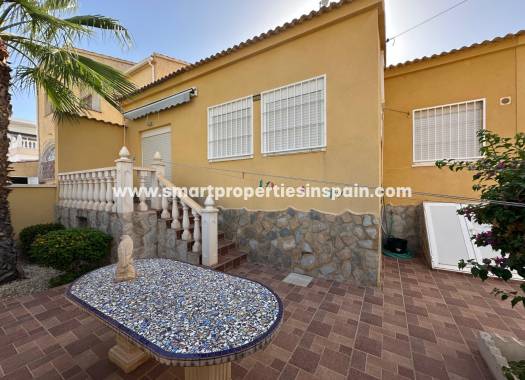Wederverkoop - Detached Villa - La Marina - Urbanización La Marina