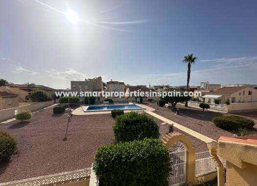 Wederverkoop - Detached Villa - La Marina - Urbanización La Marina