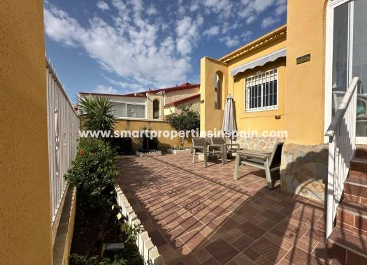 Wederverkoop - Detached Villa - La Marina - Urbanización La Marina