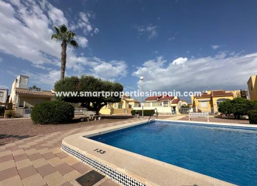 Wederverkoop - Detached Villa - La Marina - Urbanización La Marina