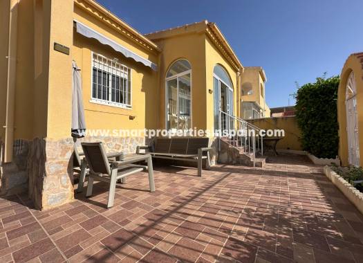 Wederverkoop - Detached Villa - La Marina - Urbanización La Marina