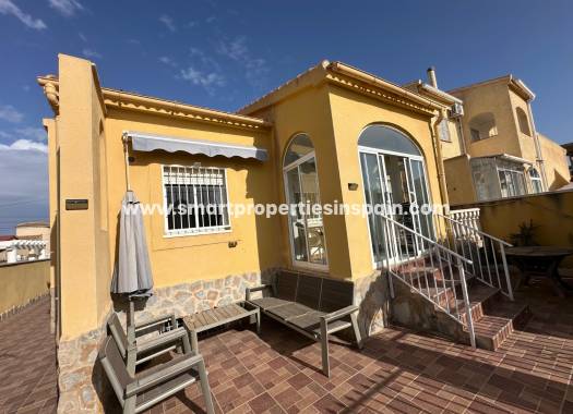 Wederverkoop - Detached Villa - La Marina - Urbanización La Marina