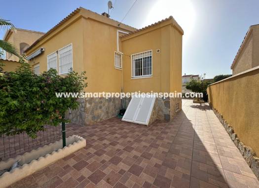 Wederverkoop - Detached Villa - La Marina - Urbanización La Marina